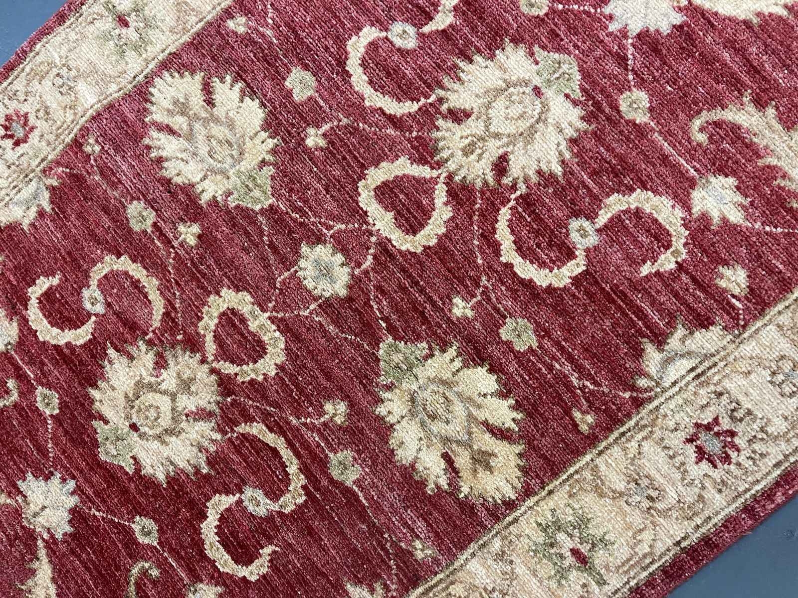 photo furniture Tapis de couloir traditionnel rouge bordeaux, tapis de couloir en laine Burgundy, décoration intérieure