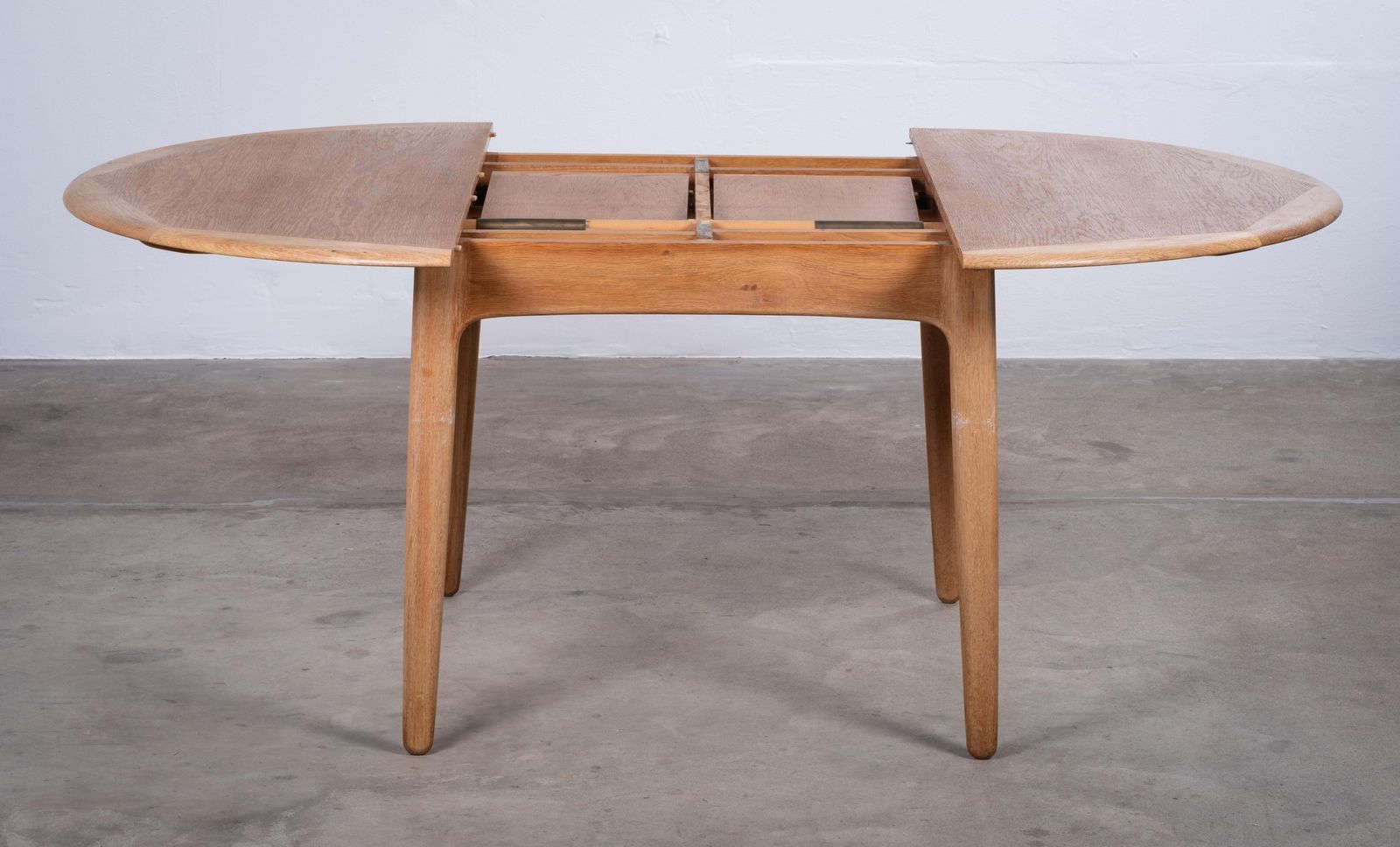 Round Oak Dining Table By Svend Aage Madsen For K. Knudsen, Denmark, 1960s photo vintage