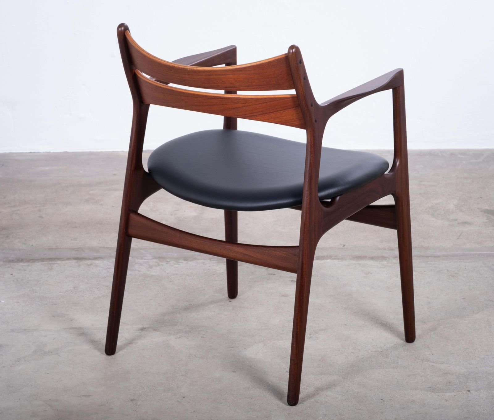 photo furniture Fauteuil en teck par Erik Buch pour Christiansen Møbelfabrik, Danemark, années 1960