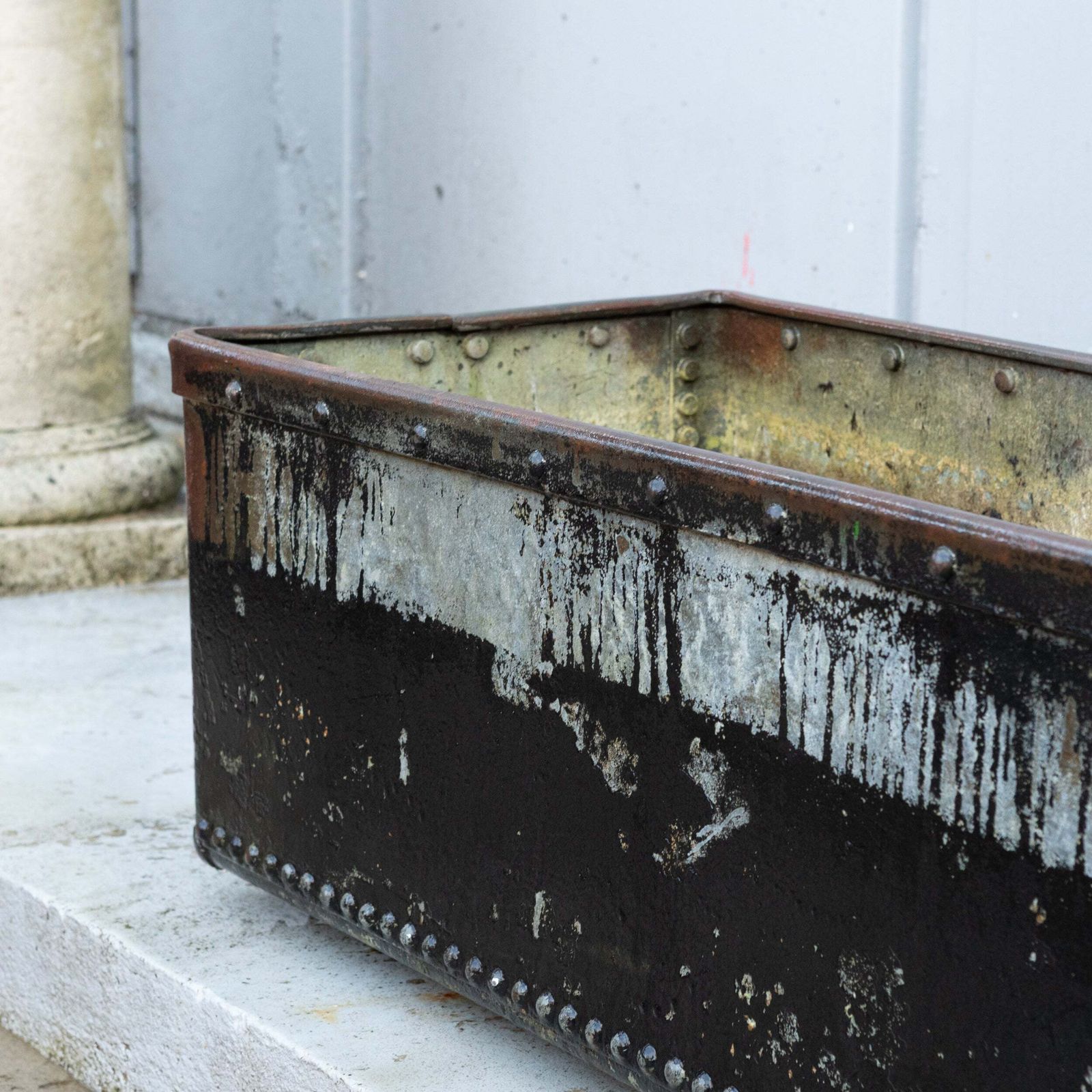 photo furniture Antique Early 20th Century Rivetted & Galvanised Garden Trough Planter