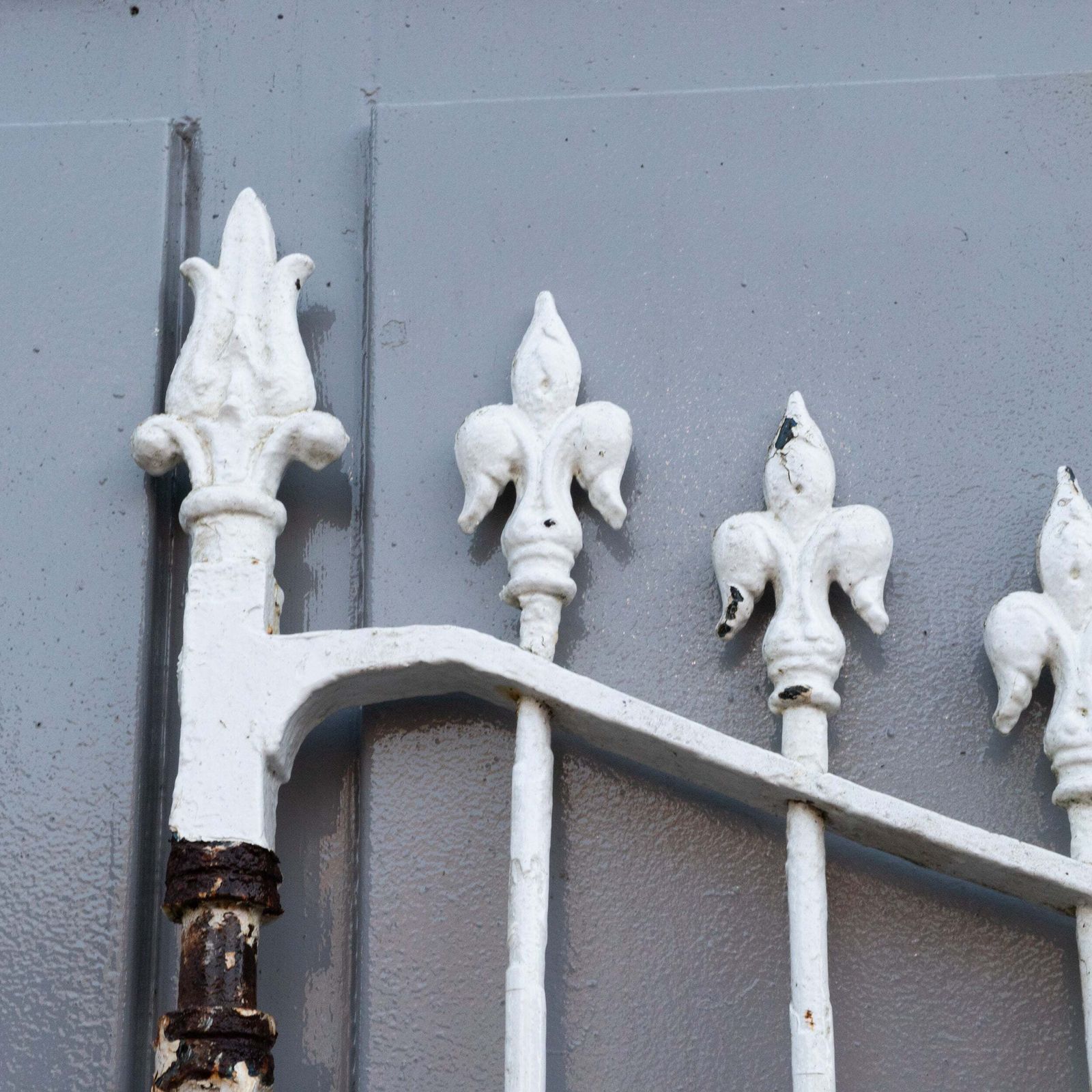 Impressive Victorian Wrought Iron Driveway Gates With Fleur De Lys Finials photo 6500.0