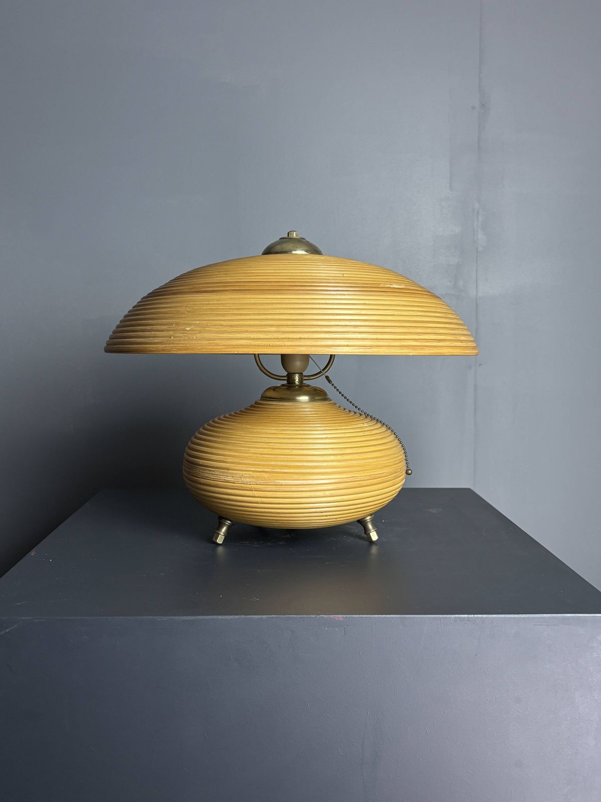 Lampe de table en rotin jonc crayon et laiton, abat-jour champignon, Italie, années 1970 photo for sale