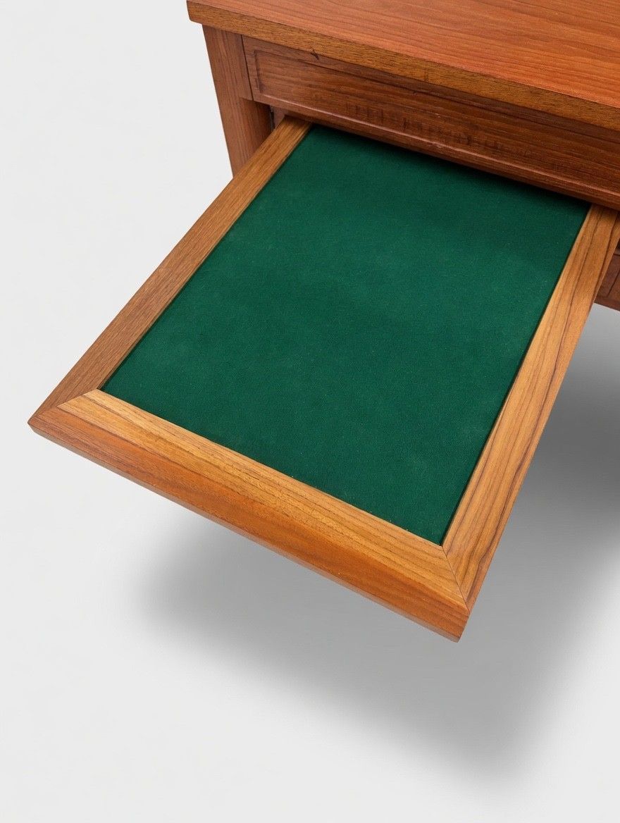 photo buy Diplomat Desk By Finn Juhl For France & Søn / France & Daverkos