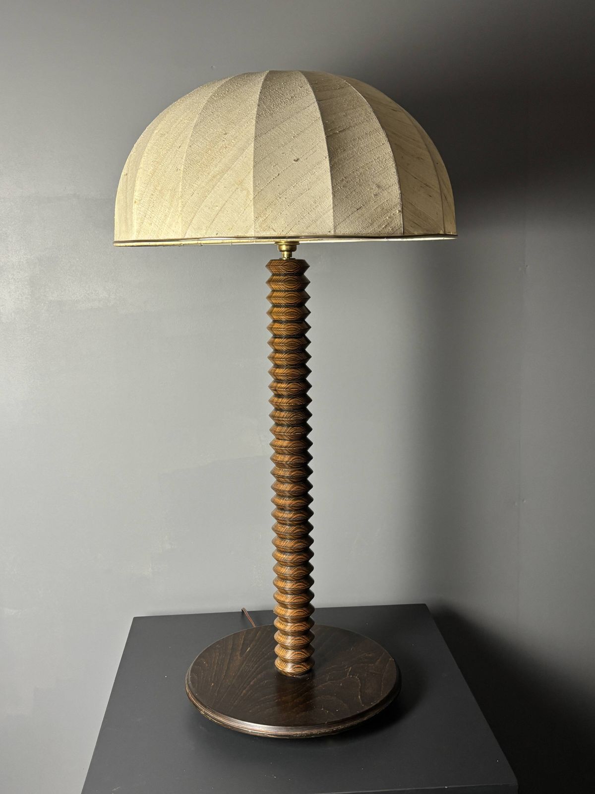 photo furniture Large 95 Cm Midcentury Brutalist Wood Turned Mushroom Table Lamp, 1950s