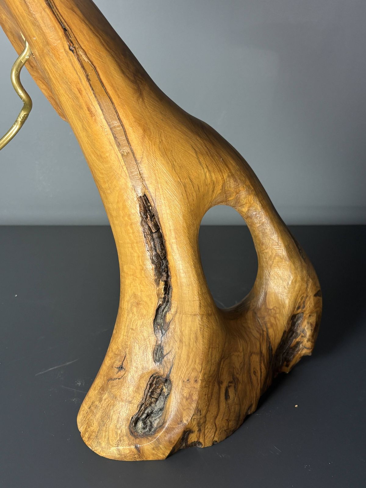 photo furniture Lampe de table mid-century brutaliste en bois d'olivier, années 1950