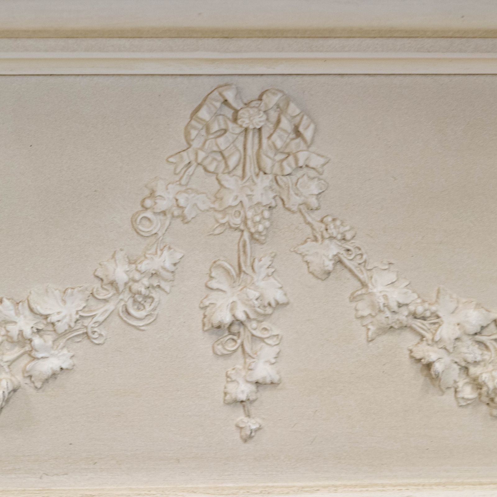 3400.0 Ornate Wooden Regency Style Fireplace Surround photo