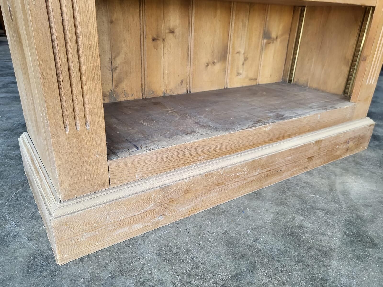 Tall Pine Open Bookcase Adjustable Shelves Cornice photo vinterior