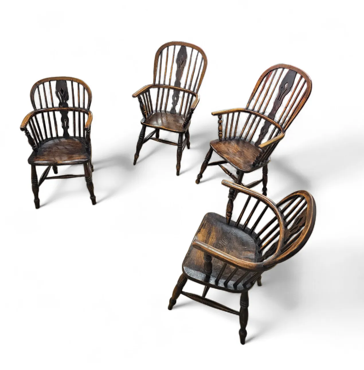 4 X Antique Windsor 2 Low / 2 High Spindle Back Arm Chair In Elm Wood / 19th Century.