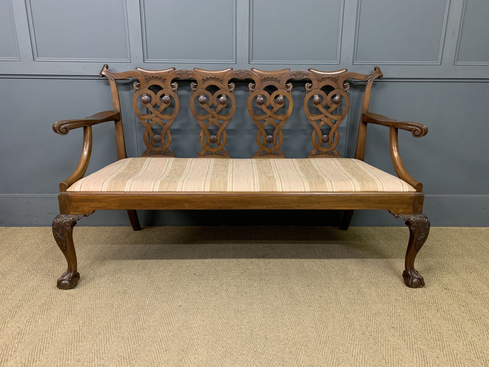 Chippendale Style Carved Mahogany Settee photo 1250.0