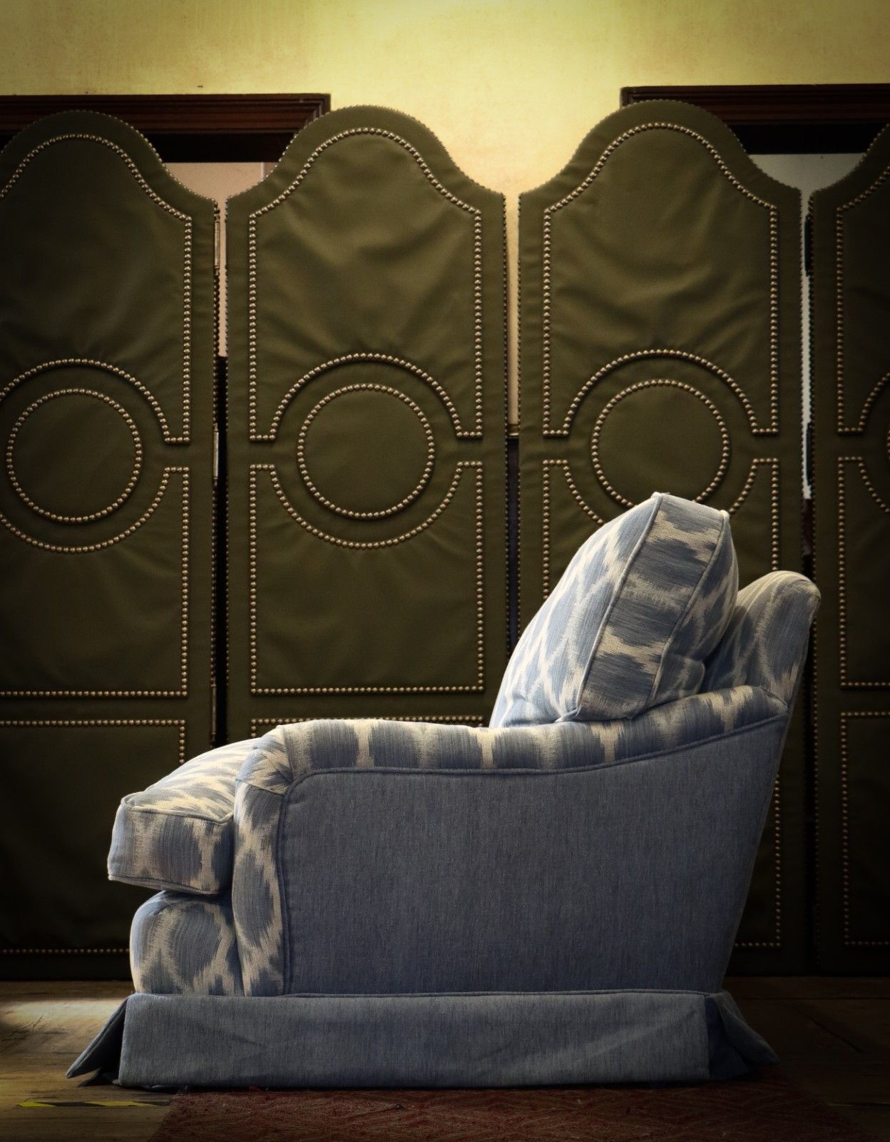 photo for sale Peter Dudgeon 3 Seater Connaught Grand Sofa Jane Churchill Fontane Blue Linen 🚚