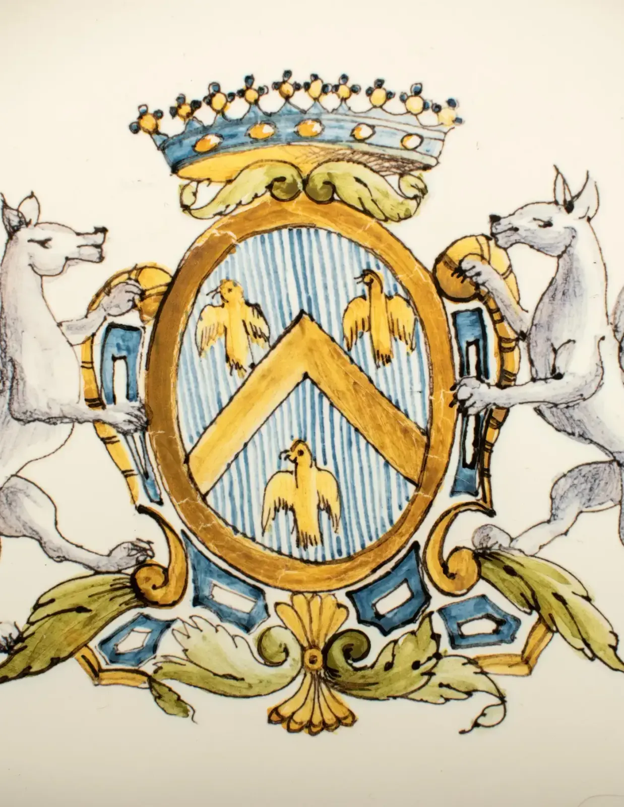 Plat à barbe en porcelaine française, « Italien à Moustiers », début du XXe siècle photo Décoration