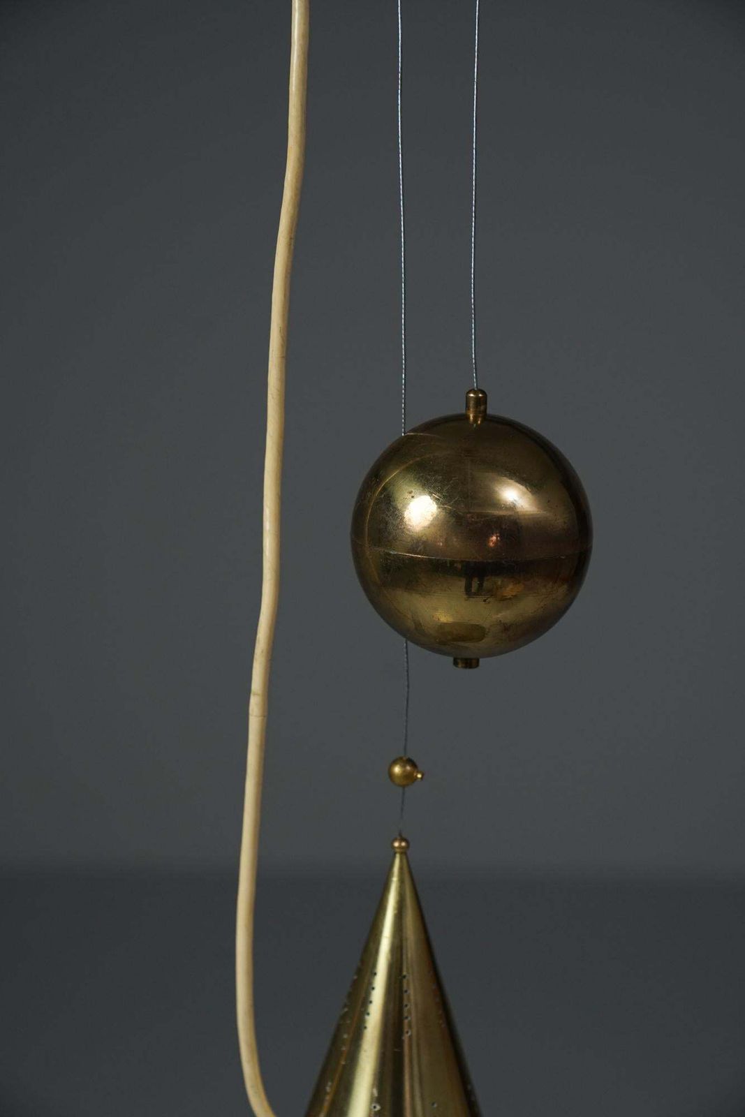 Rare Model 10220 Counterweight Pendant, Paavo Tynell, Taito Oy, 1940/1950s photo vinterior