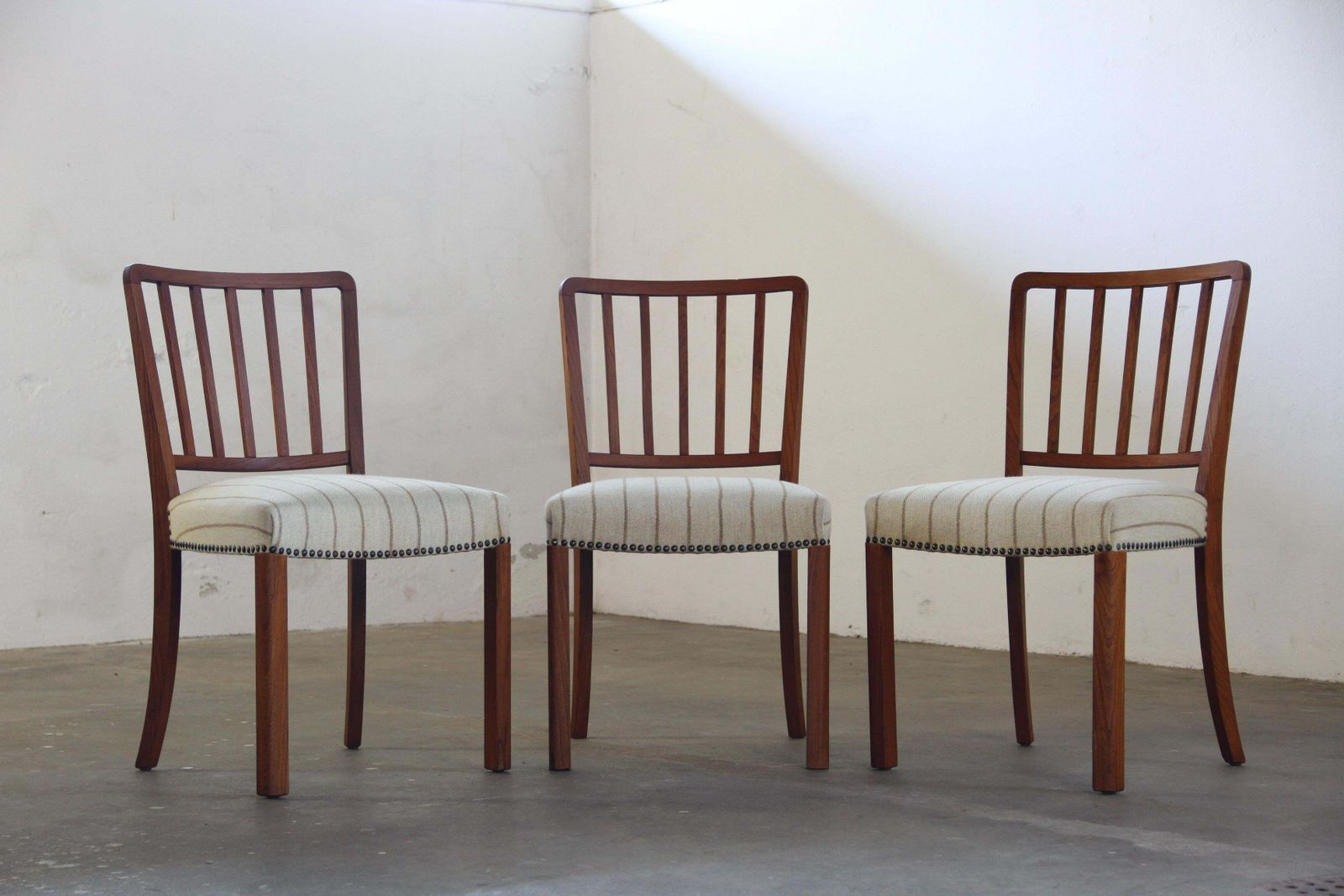 Vintage Deense Mid Century Modern Eetkamerstoelen, Ca. Jaren 1940, In De Stijl Van Fritz Hansen photo vintage