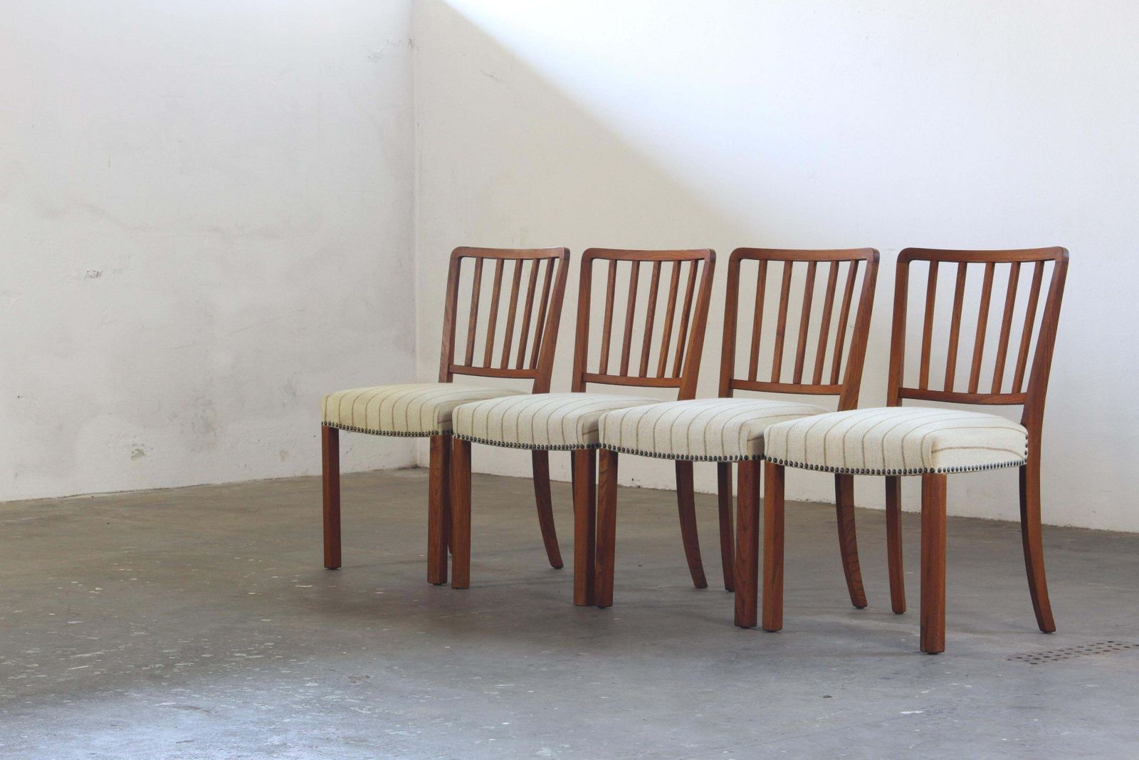 photo buy Vintage Deense Mid Century Modern Eetkamerstoelen, Ca. Jaren 1940, In De Stijl Van Fritz Hansen