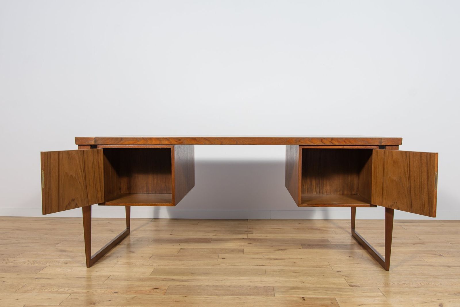 7620.0 Model 70 Desk In Teak By Kai Kristiansen For Feldballes Møbelfabrik, Denmark, 1960s photo