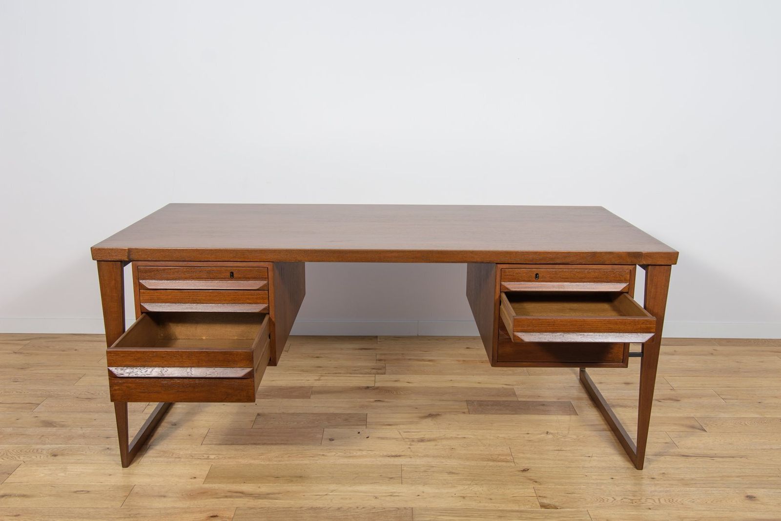 photo vintage Model 70 Desk In Teak By Kai Kristiansen For Feldballes Møbelfabrik, Denmark, 1960s