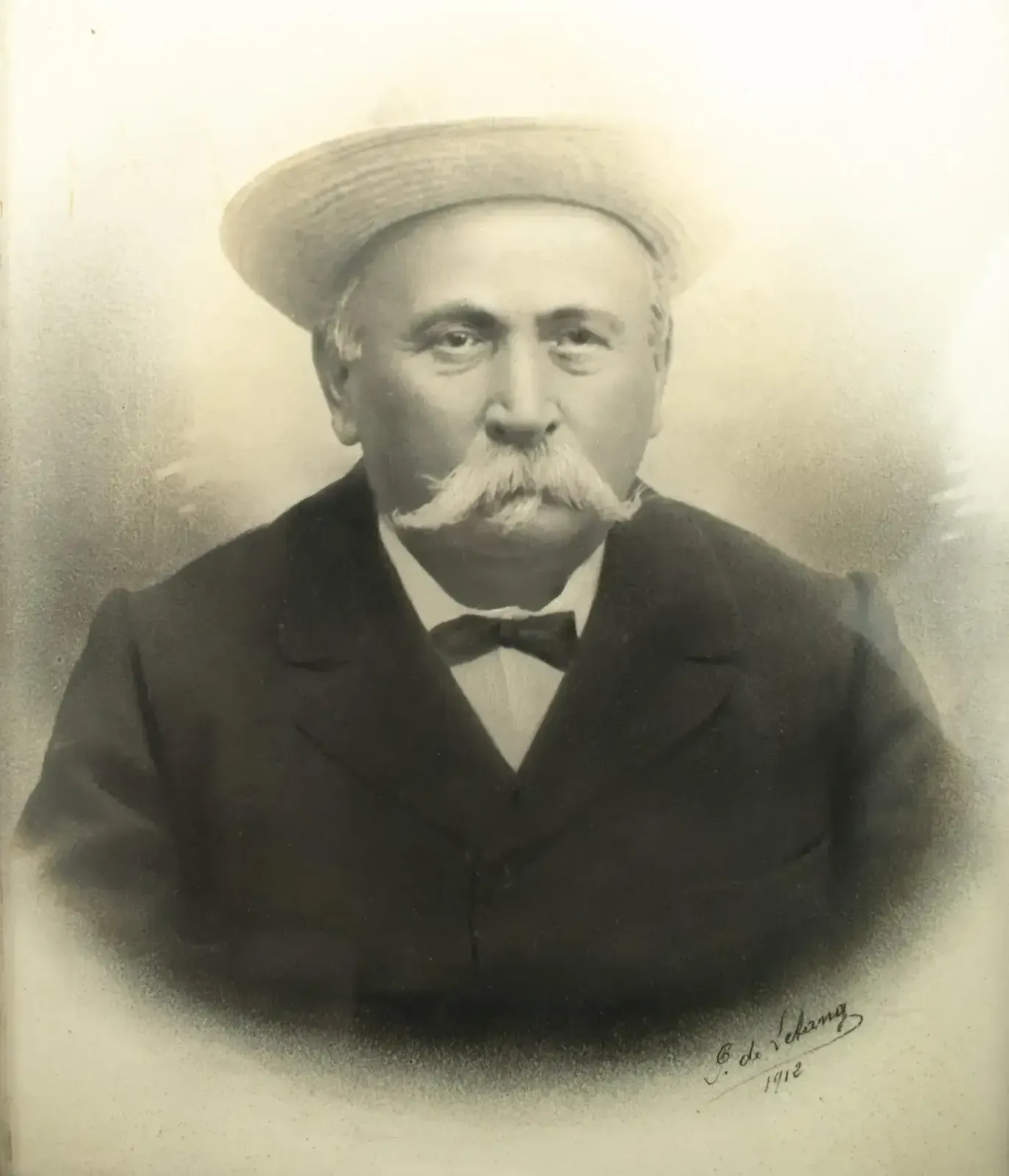 Dated 1912 Portrait Photograph In Oak Frame – French, Signed photo furniture