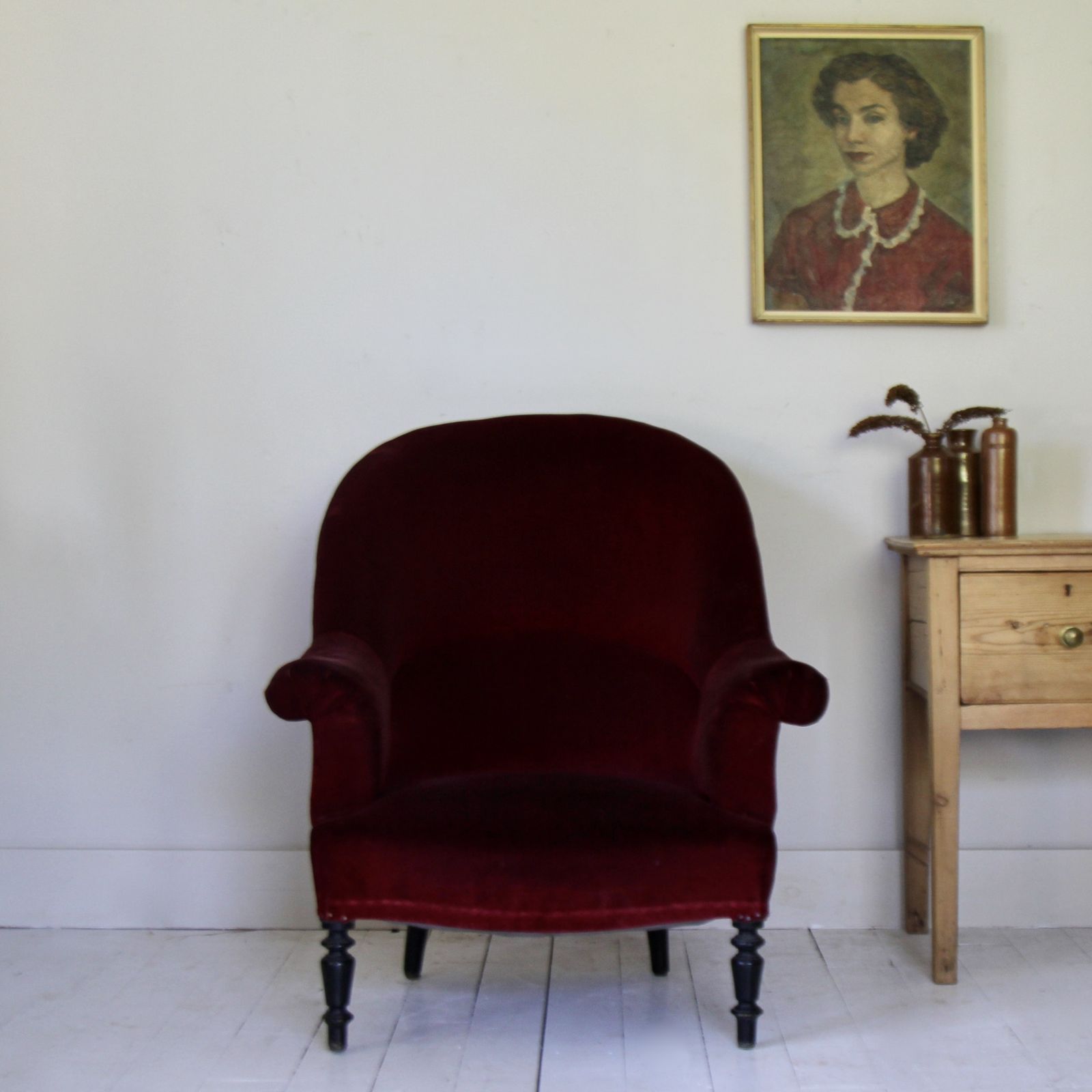 photo furniture 19th Century Antique French Armchair In Red Velvet Upholstery