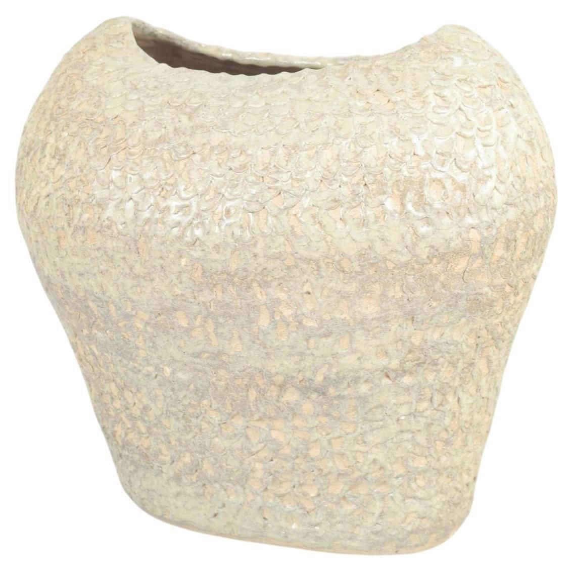 Christina Muff, artiste danoise contemporaine. Grand vase en grès recyclé