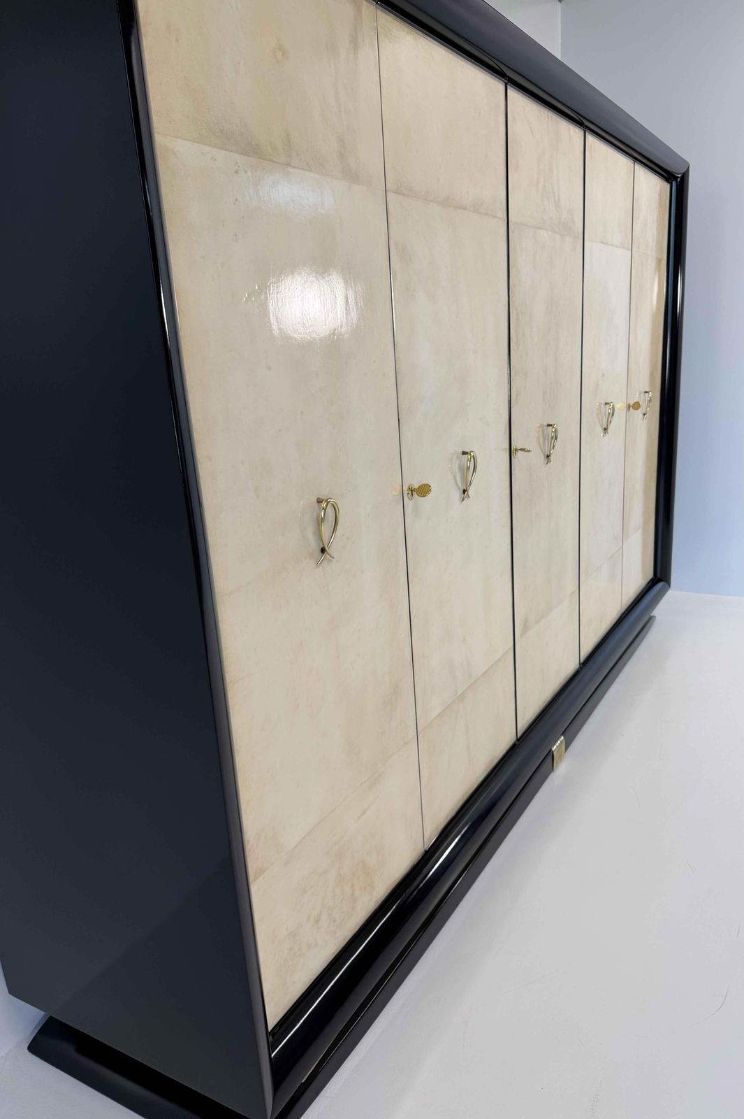 Italian Art Deco Wardrobe Attr. To Osvaldo Borsani In Parchment, 1940s photo vintage