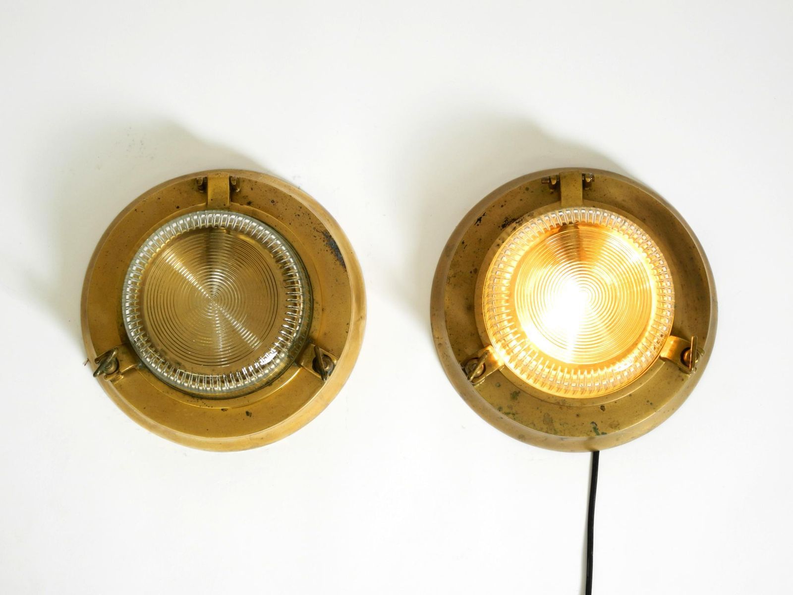 A Pair Of Large, Heavy 1950s Maritime Ship Wall Lamps Made Of Brass And Glass photo vinterior