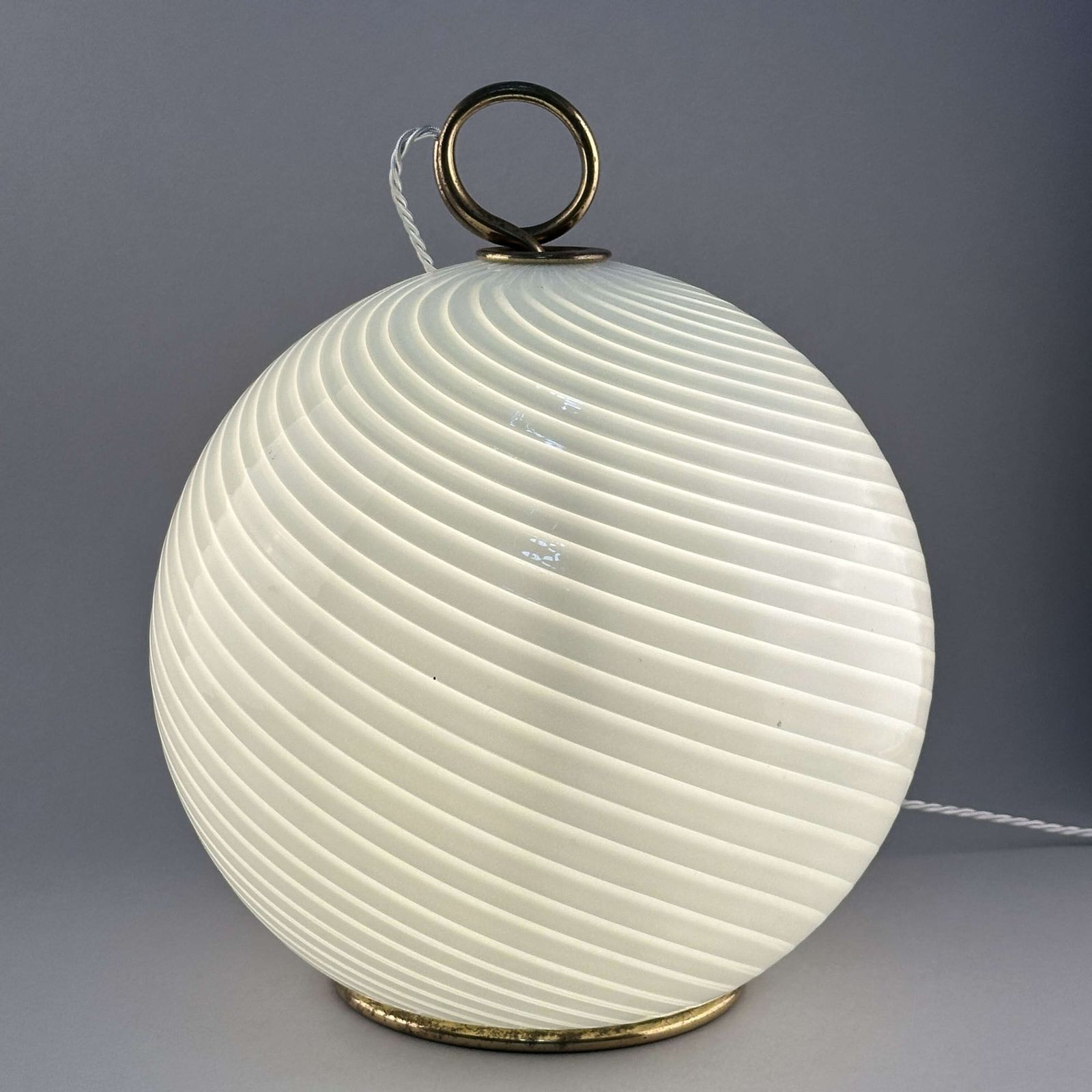Venini Filigrana White Glass Spherical Table Lamp, Italy 1960 photo Lighting