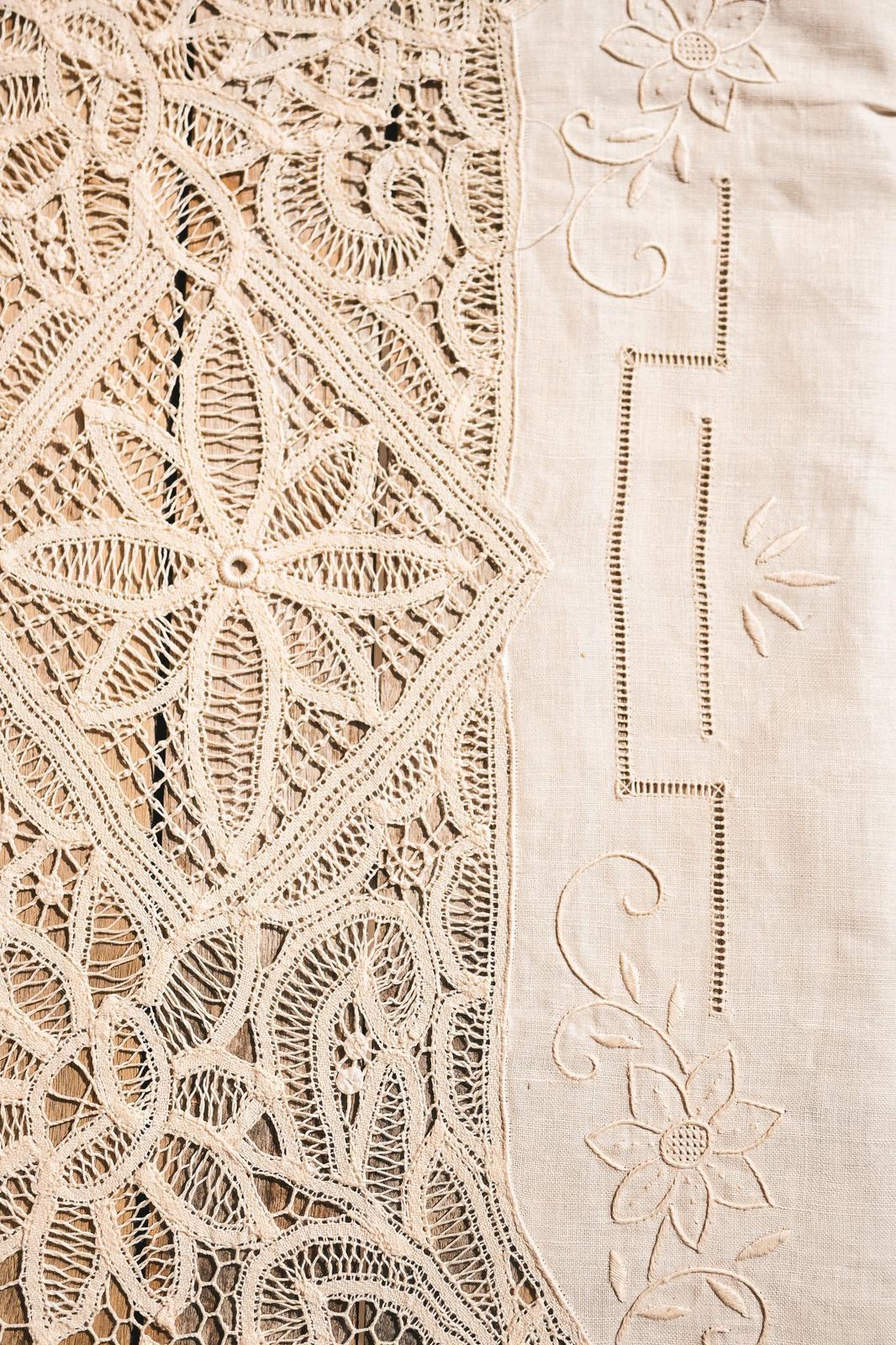 Antique Italian Linen Tablecloth Set | Renaissance Needle Lace | 12 Napkins | Ivory | Never Used photo vintage