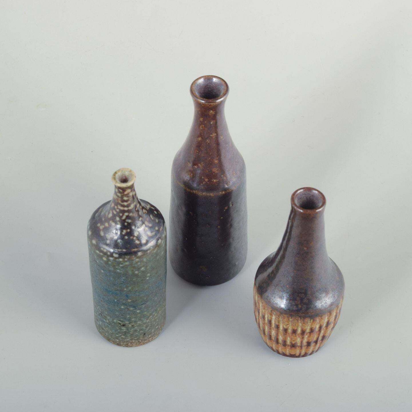 Wallåkra Ceramics, Suède. Trois petits vases en céramique. Milieu du XXe siècle. photo furniture