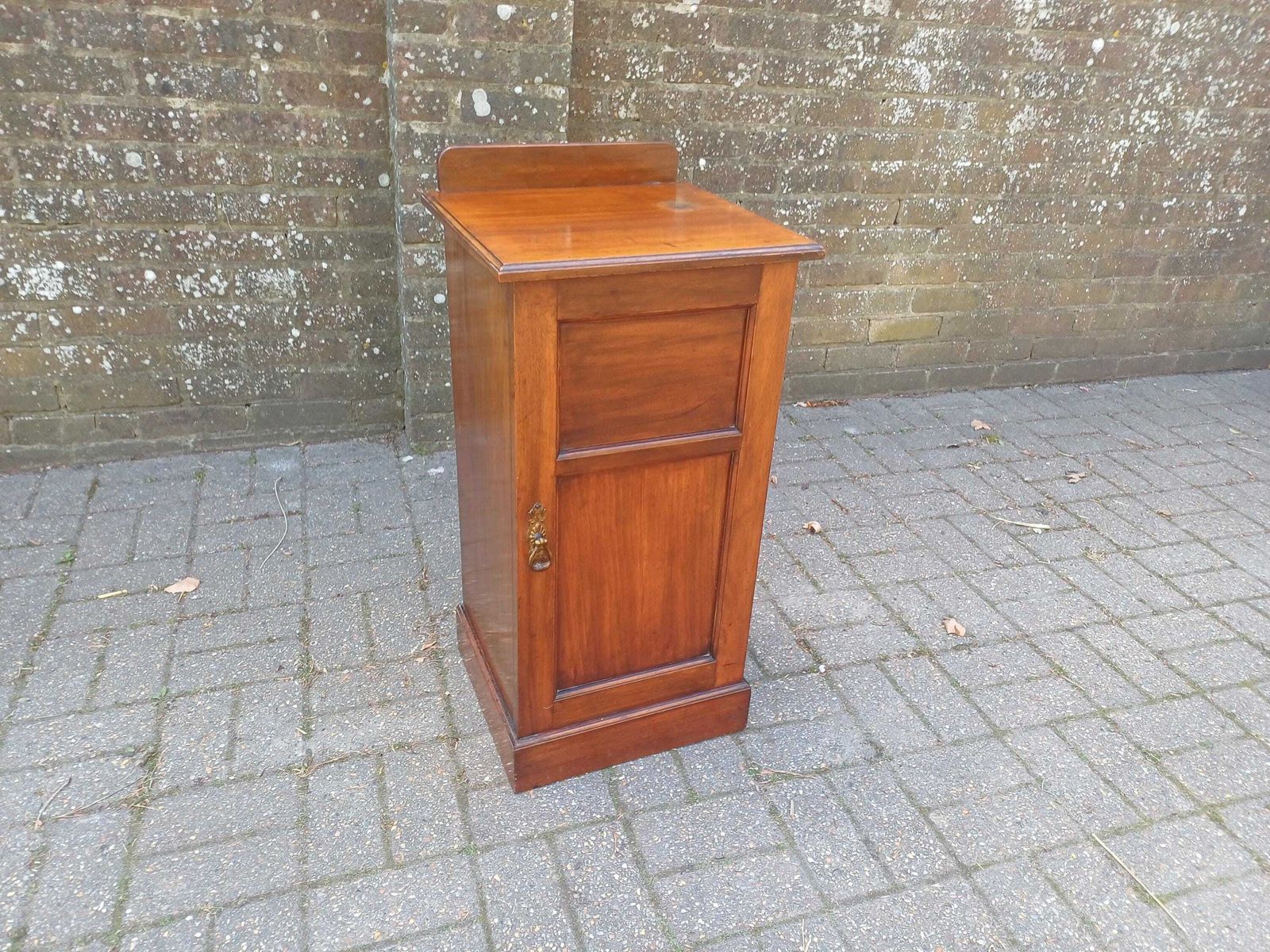 Furniture Antique Mahogany Bedside Or Pot Cupboard Robbon & Sons Newcastle Edwardian Nightstand Cabinet Brass Handle Vintage photo