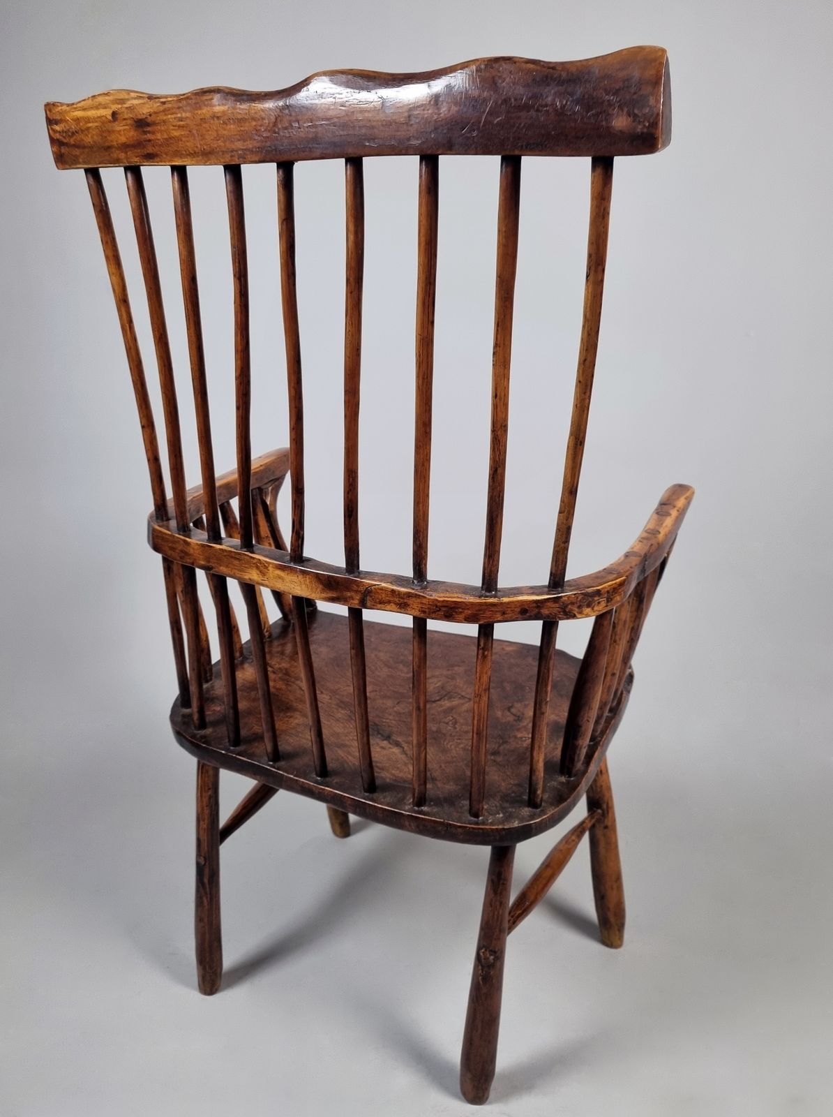 photo furniture Primitive 18th Century Welsh Hedge Chair
