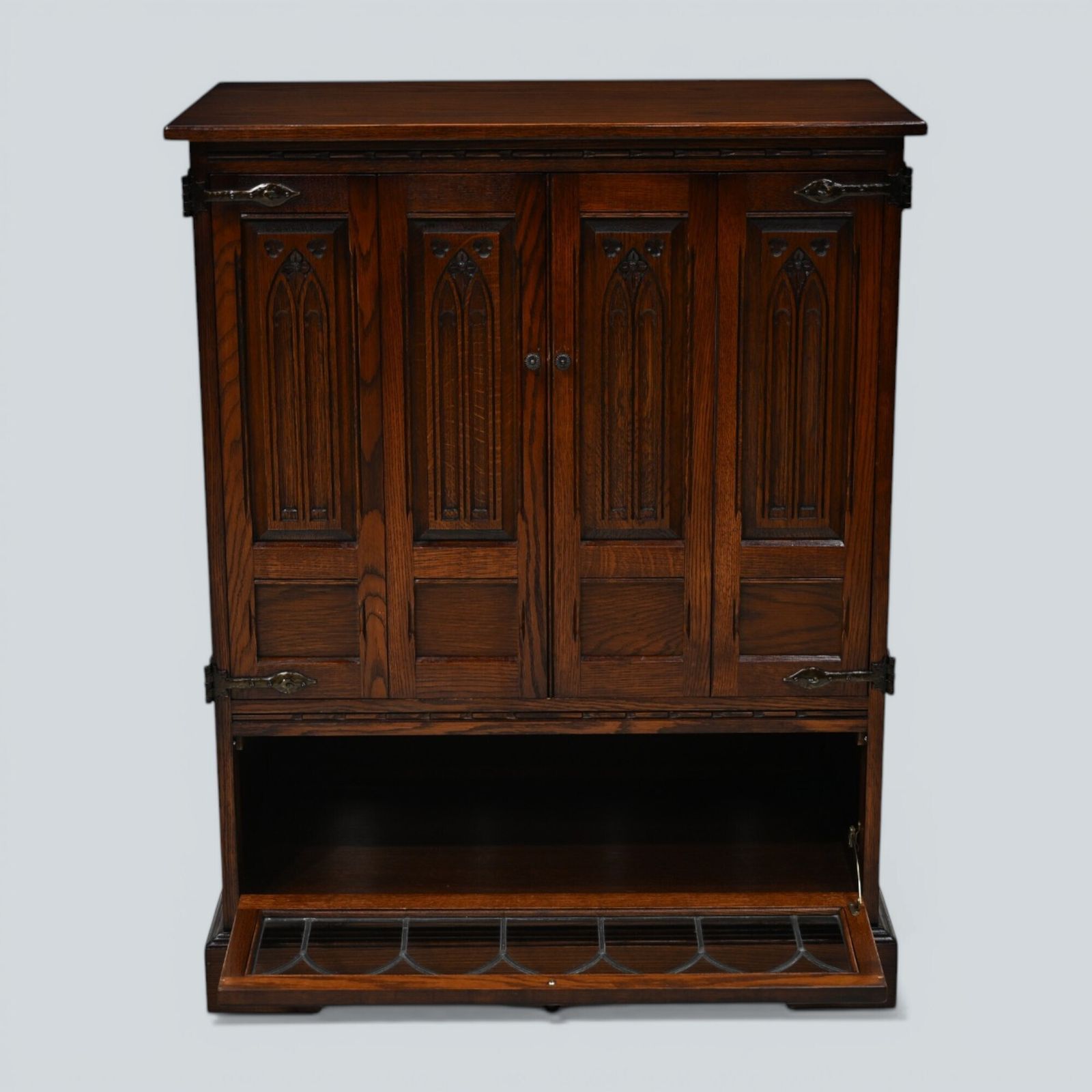 photo furniture Old Charm Tv Video Cabinet Warwick Range Tudor Brown Model 2317 Free Uk Delivery