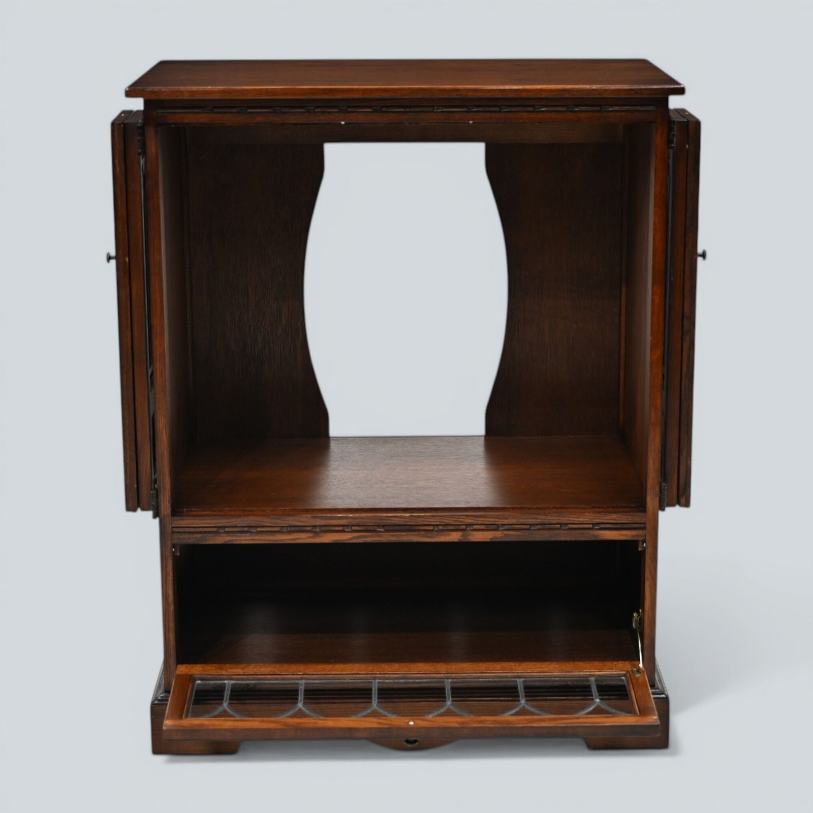 photo for sale Old Charm Tv Video Cabinet Warwick Range Tudor Brown Model 2317 Free Uk Delivery