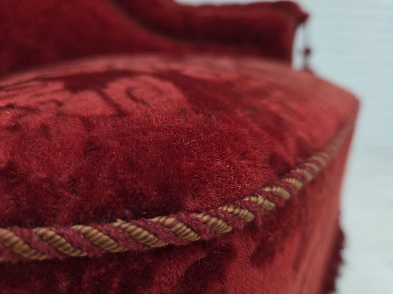 photo furniture Ca. Jaren 1950, Deense Fauteuil Met Hoge Rug, Meubelvelours, Beukenhouten Poten.