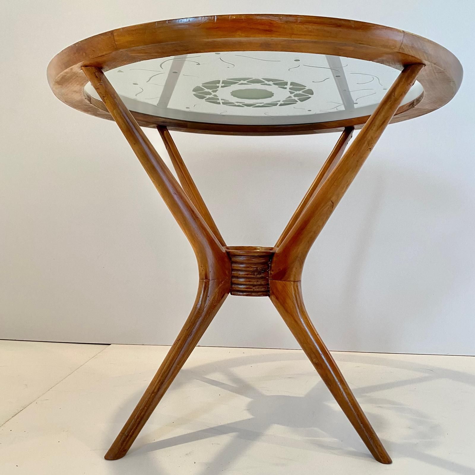 Modernist Round Wood Coffee Tabe With Spider Legs, Italy In The Style Fo Paolo Buffa. photo vintage