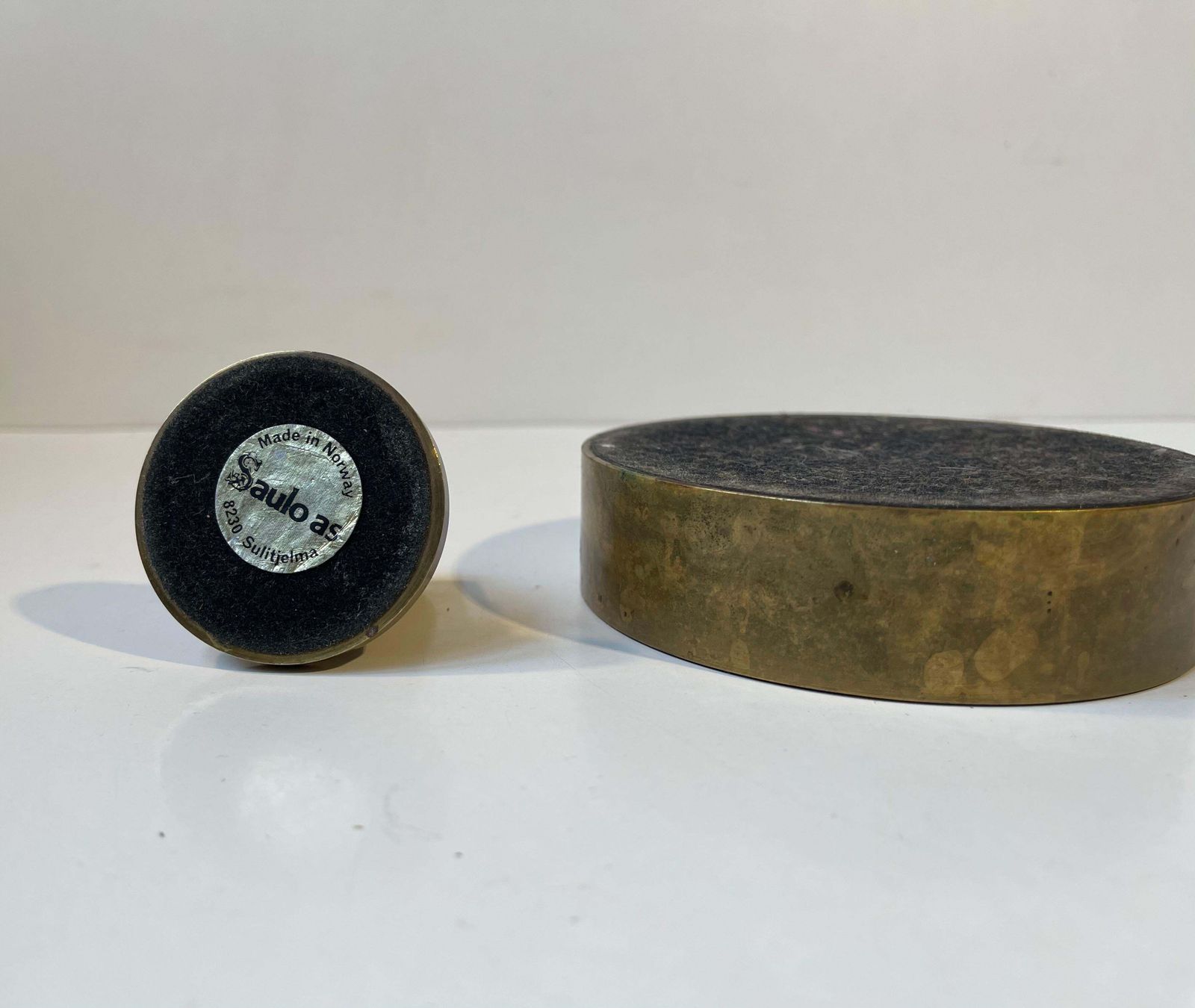 Midcentury Natural Stone & Brass Pen Holder & Ashtray By Saulo Norway, 1960s photo vintage