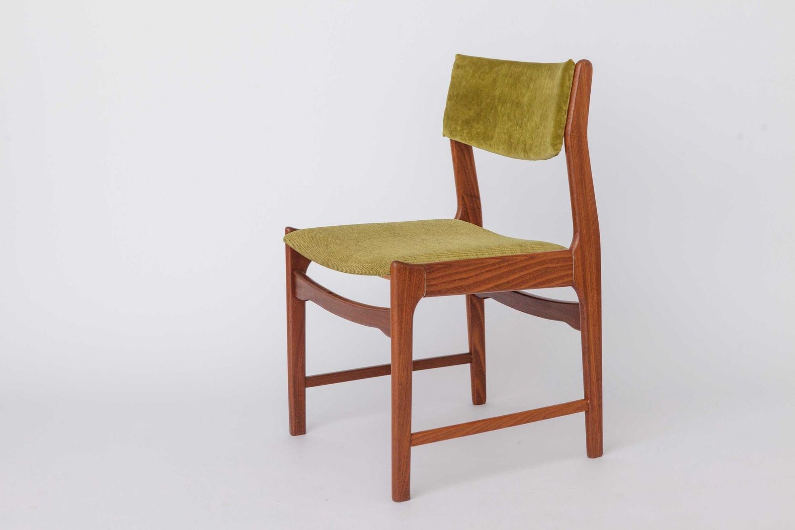 1 Van 5 Vintage Teakhouten Eetkamerstoel Jaren 1970 Duitsland, Opgeknapt Houten Frame, Groene Gestoffeerde Zitting, Mid Century Modern photo Meubels