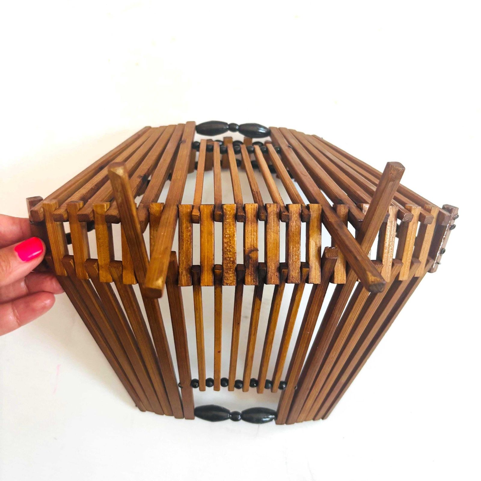 Panier pliant mid-century scandinave en bois et perles, organiseur laine et bibelots photo 74.0