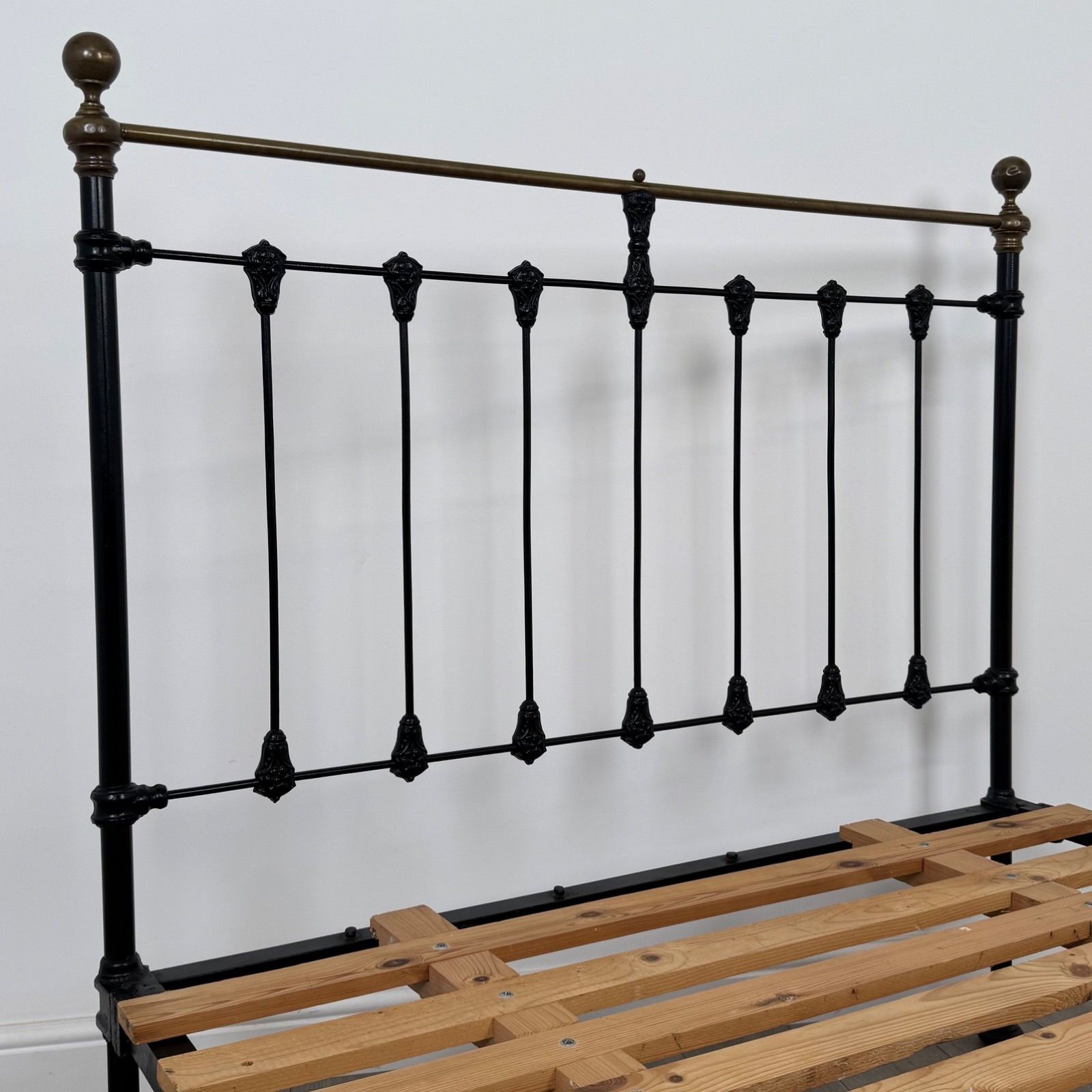 Antique 19th Century Good Quality Brass And Iron Double Bed photo 892.0