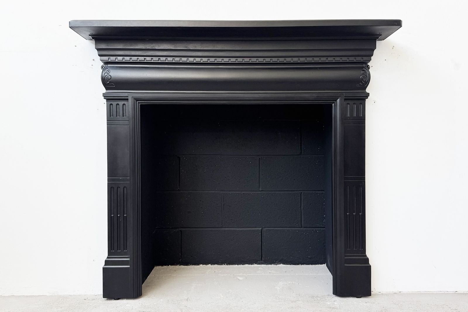 1950.0 Antique Late Victorian Cast Iron Fireplace Surround photo