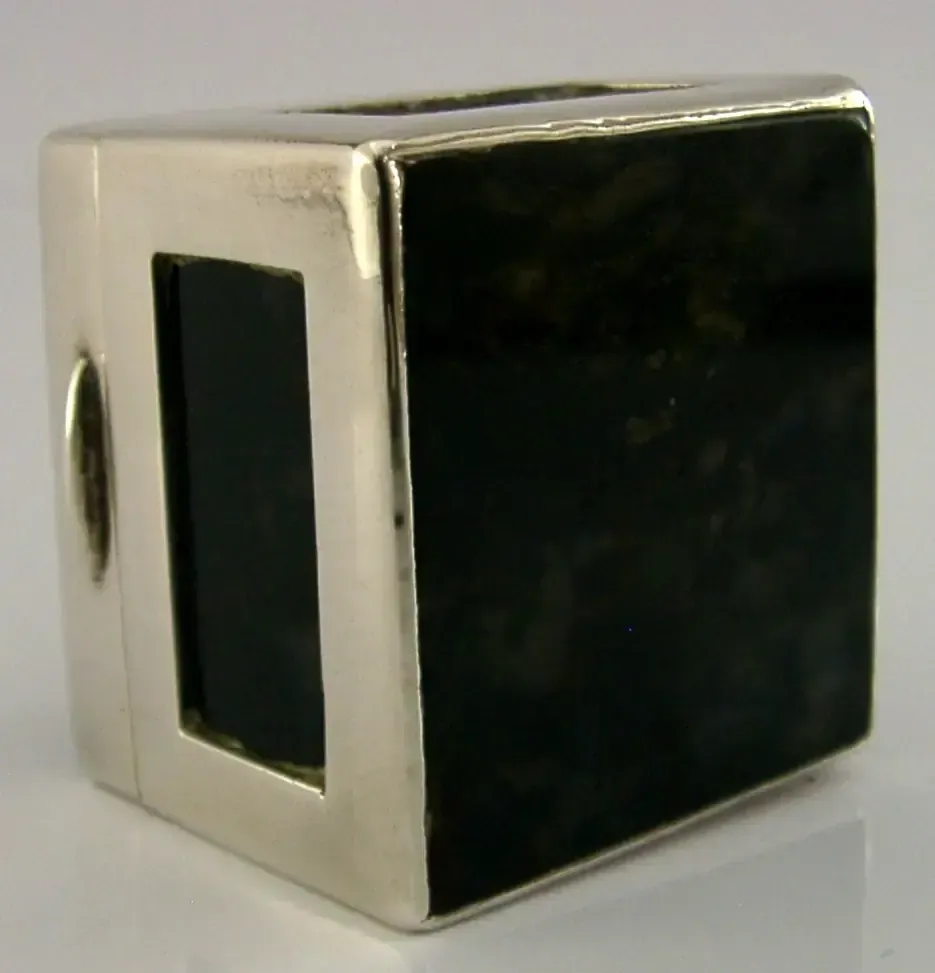 Boîte indienne en argent massif et agate mousse, vers 1920, d'époque, 78 g photo for sale