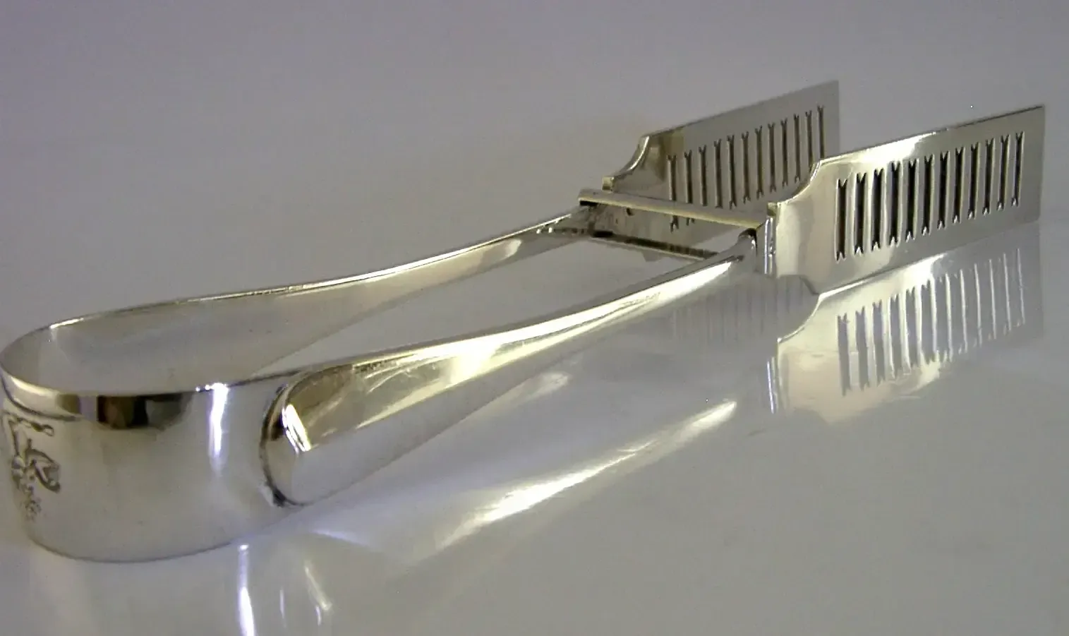Pince de service édouardienne aux armes de la famille Taylor, argent sterling, 1903, 136 g photo Décoration