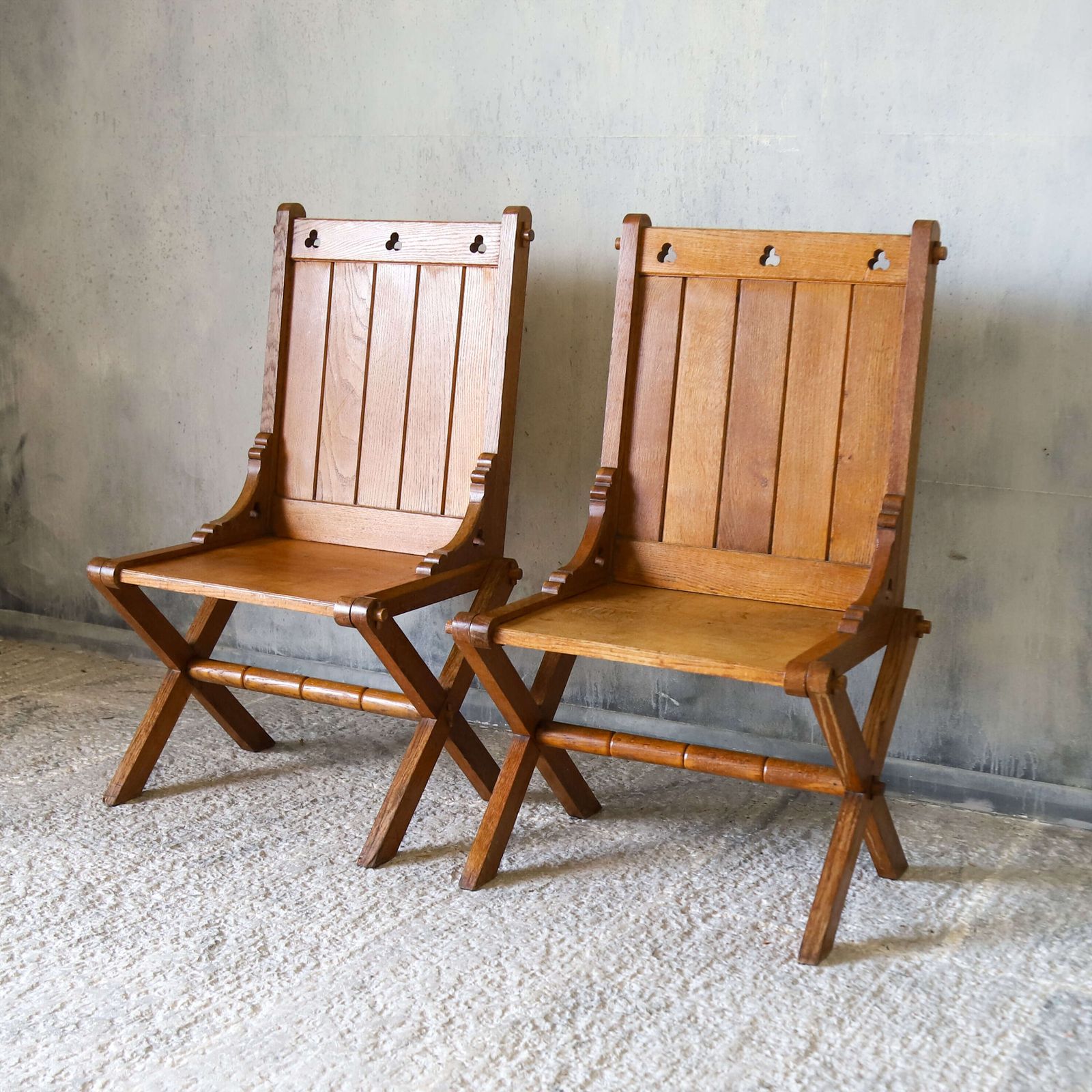 Pair Of Oak Gothic Revival Glastonbury Chairs With Trefoil Details, Early 1900s photo vinterior