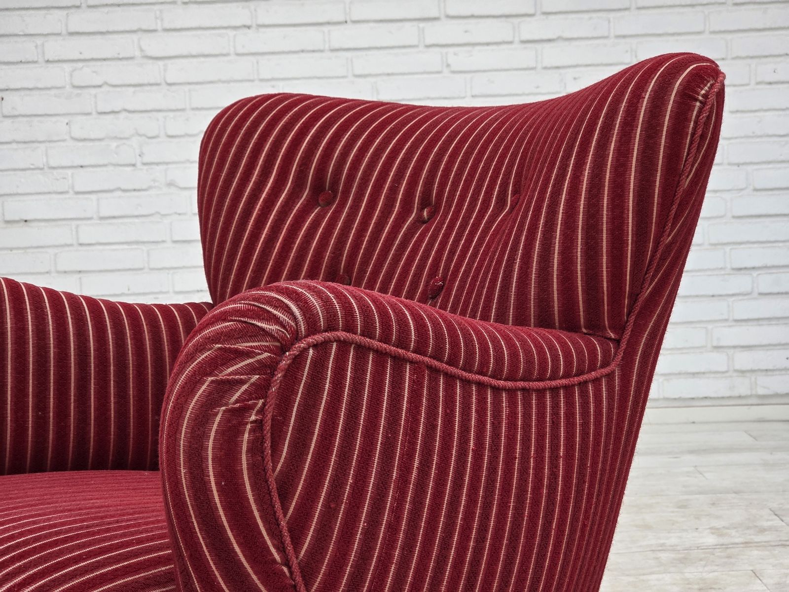 photo vintage 1960s, Danish Armchair, Red Striped Furniture Wool, Oak Wood Legs.
