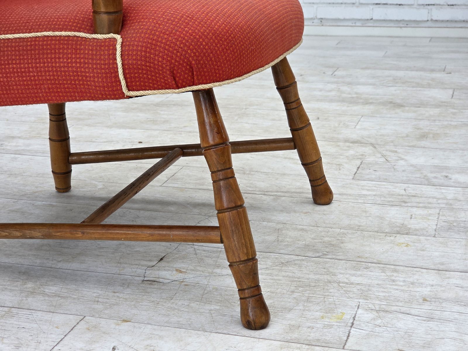 Ca. Jaren 1960, Scandinavische Fauteuil, Rode Meubelwol, Beukenhout. photo 770.0