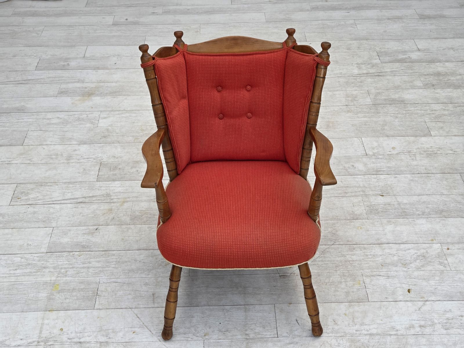 photo vintage 1960s, Scandinavian Armchair, Red Furniture Wool, Beech Wood.