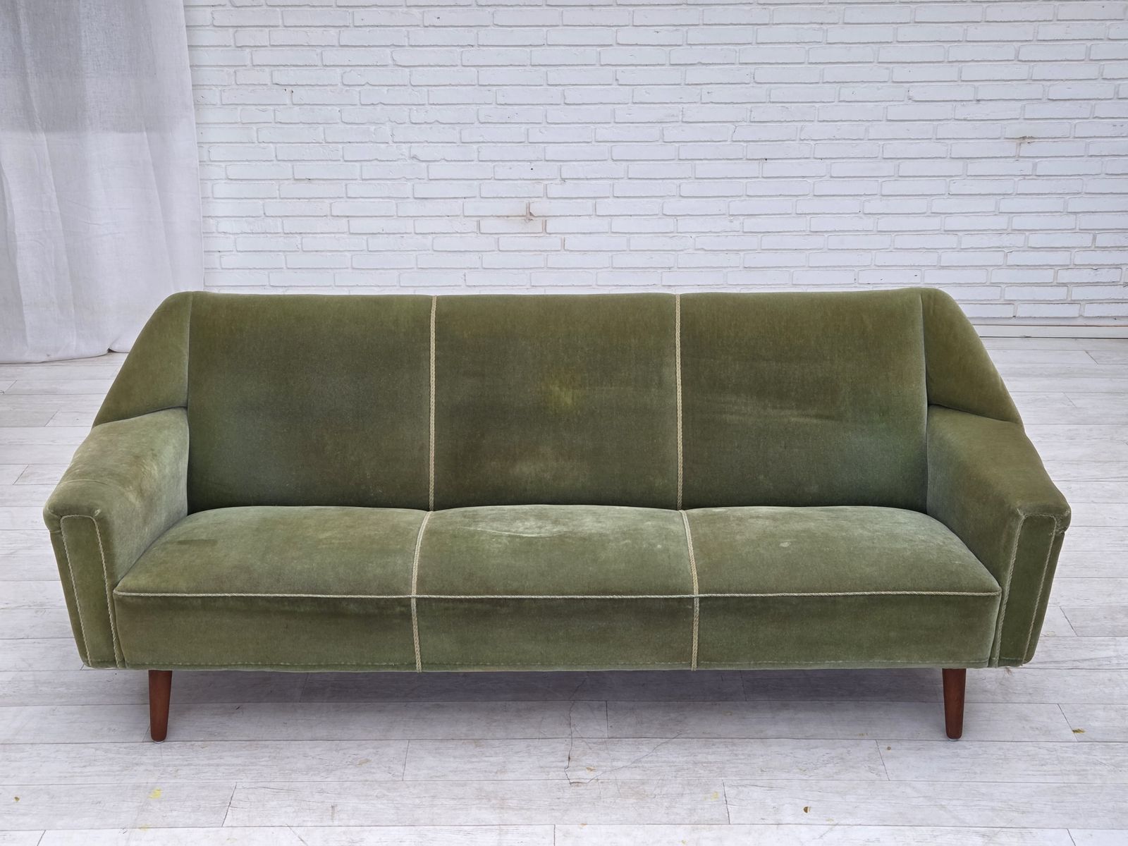 Ca. Jaren 1970, Deens, Kurt østervig, 3 Zitsbank, Meubelvelours, Teakhout. photo for sale