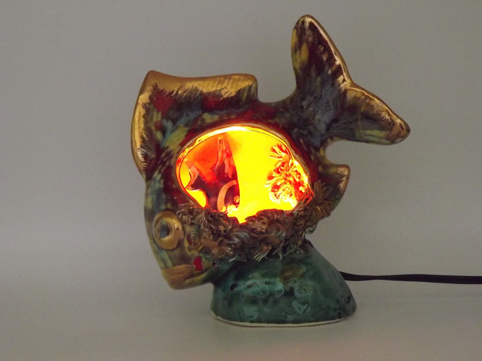 Lampe de table en céramique de Vallauris, poisson polychrome, estampillée, années 1950 photo Luminaires