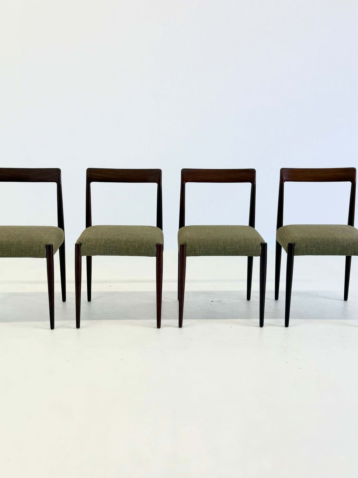 photo furniture Set Of 4 Lübke Dining Chairs With Rosewood