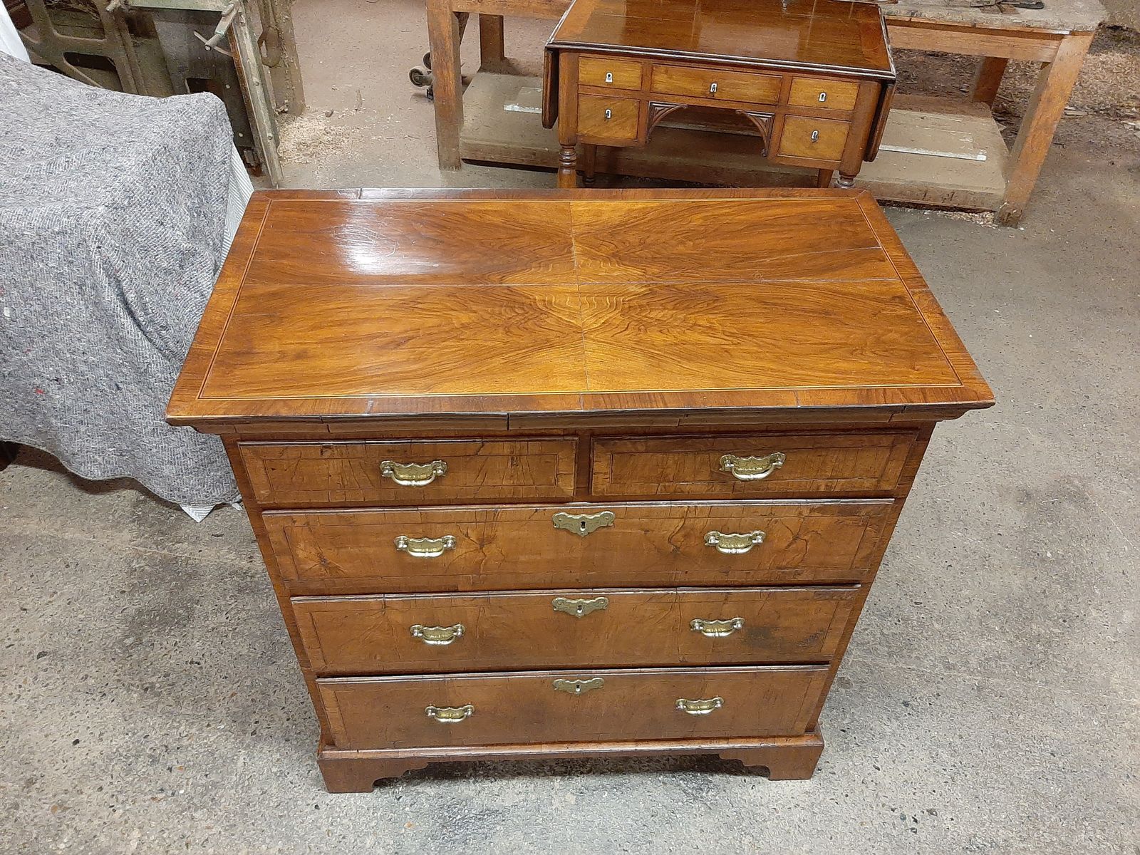 photo furniture Lovely Antique Late 18th Century Walnut Chest Of Drawers