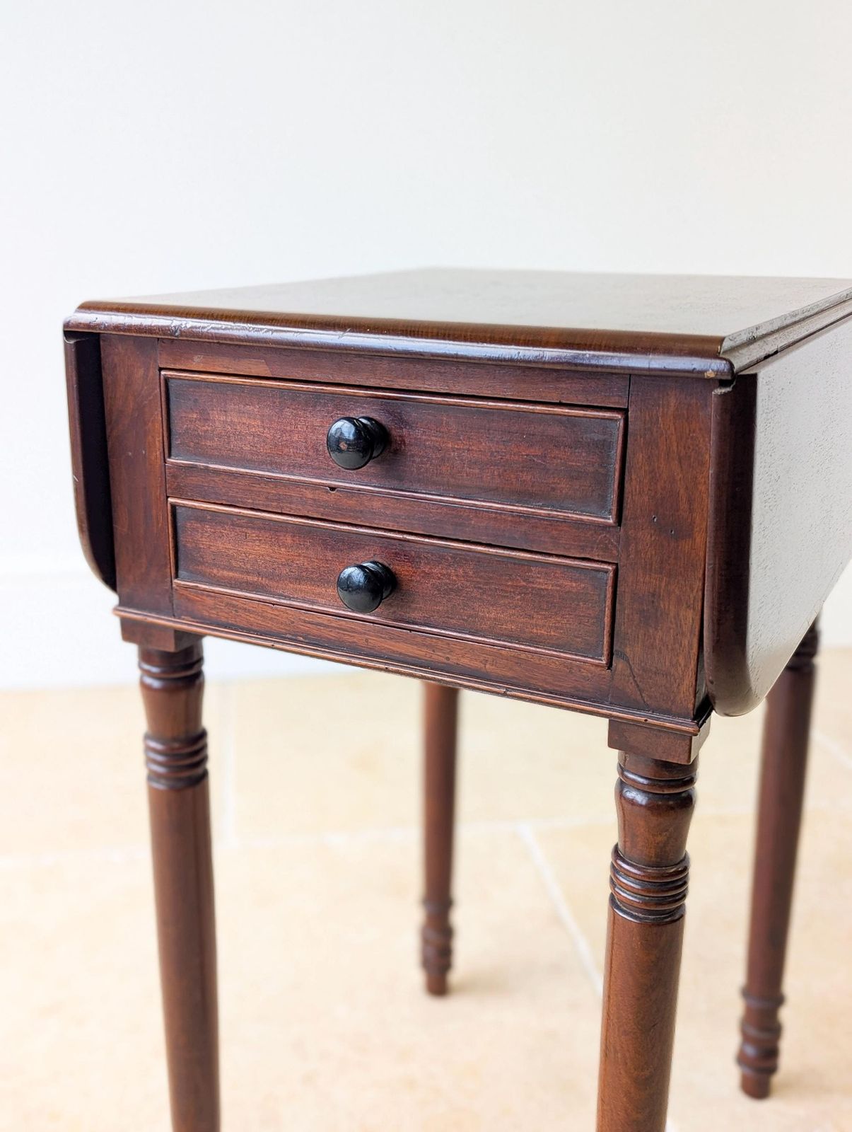 photo furniture Antique Early Victorian Mahogany Pembroke Work Table C.1850